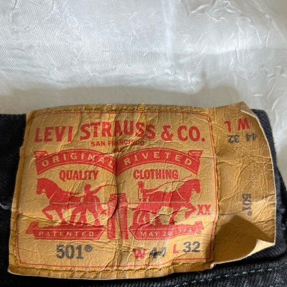 LEVI'S 501 Button Fly Mens Jeans Size W44 L32 Color Black - Picture 5 of 14